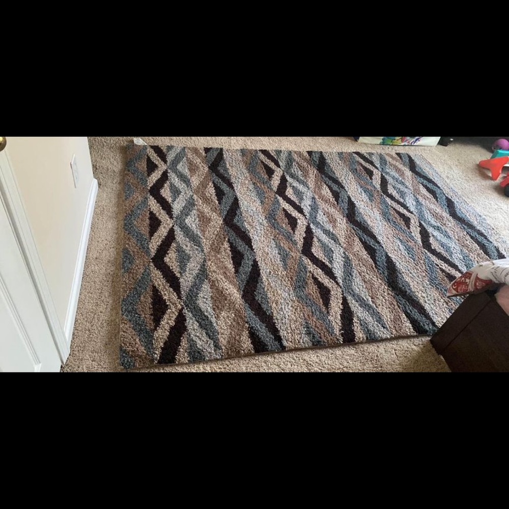 Carpet - Picture 3 of 7